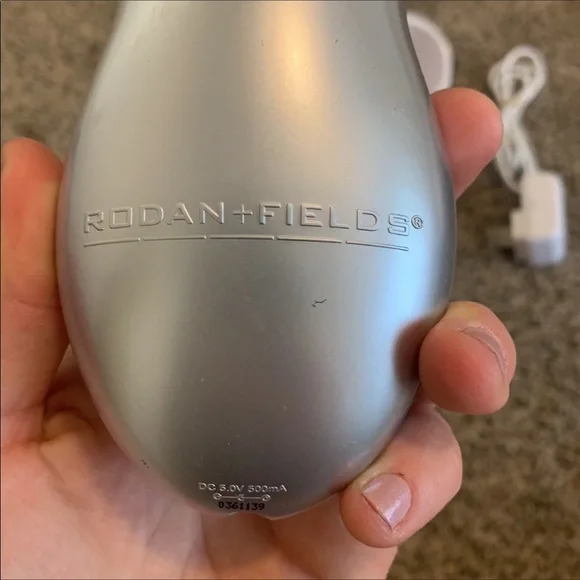 Rodan & Fields Pore Extractor Macro Exfoliator